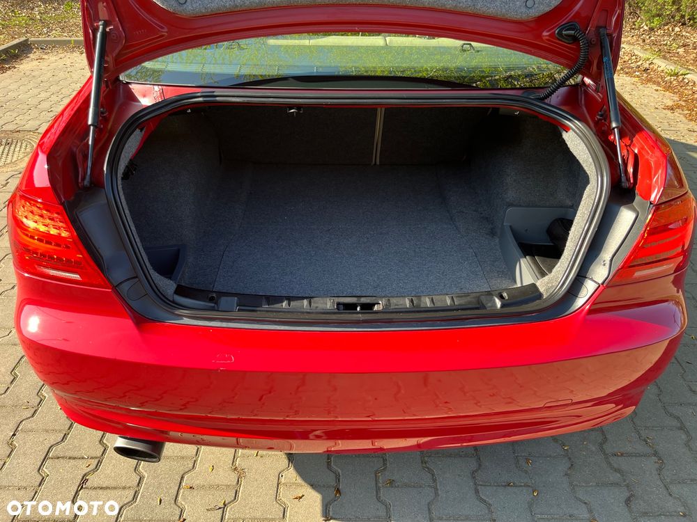 BMW Seria 3 318i Edition Exclusive - 17