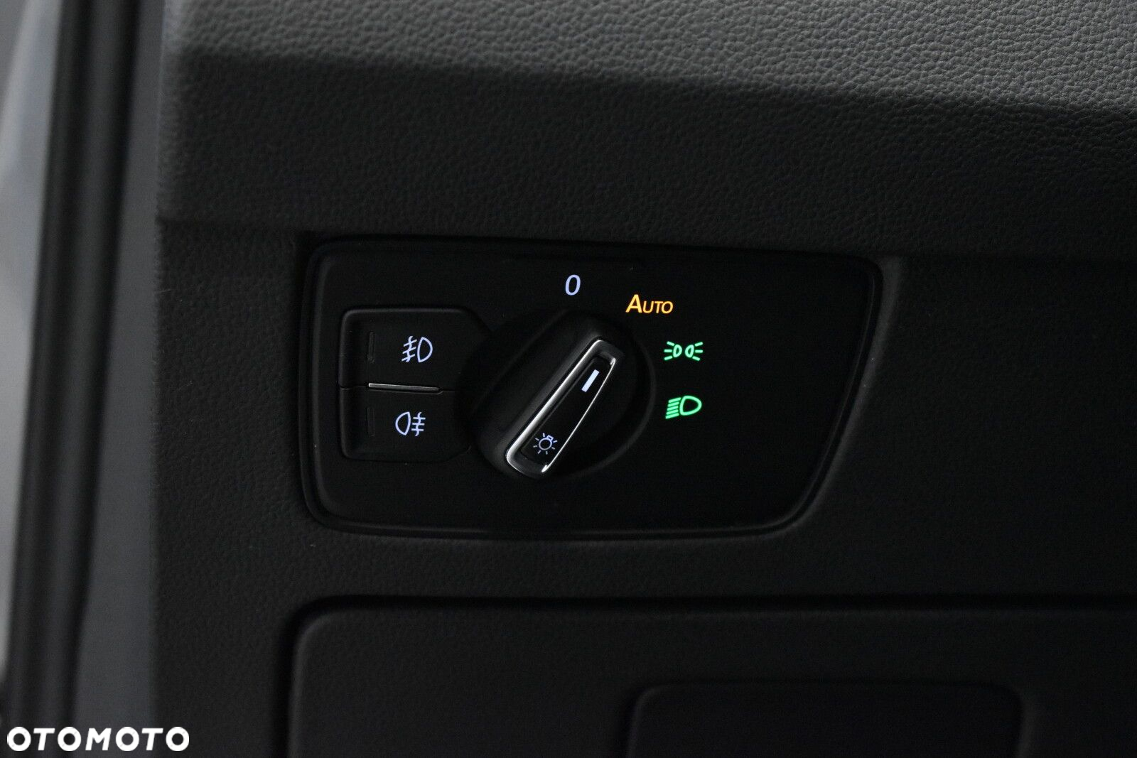 Volkswagen Passat - 11