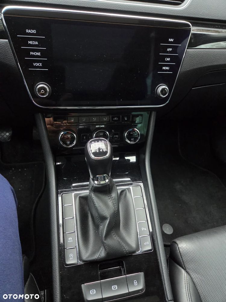 Skoda Superb Combi 1.8 TSI L&K - 26