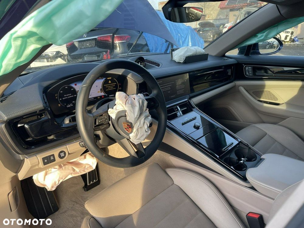 Porsche Panamera 4 - 12