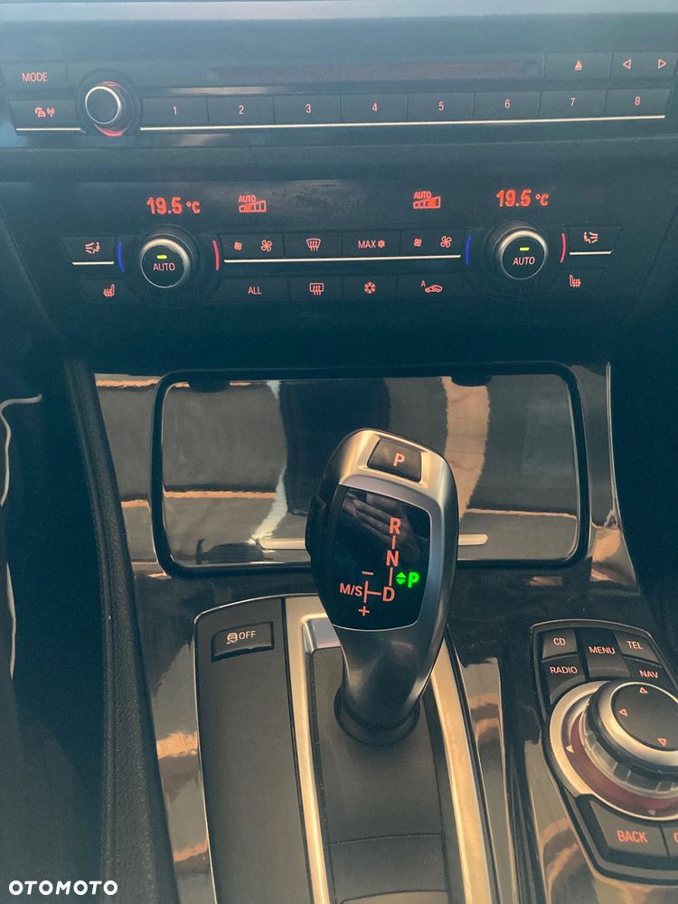 BMW Seria 5 523i Touring Sport-Aut - 10