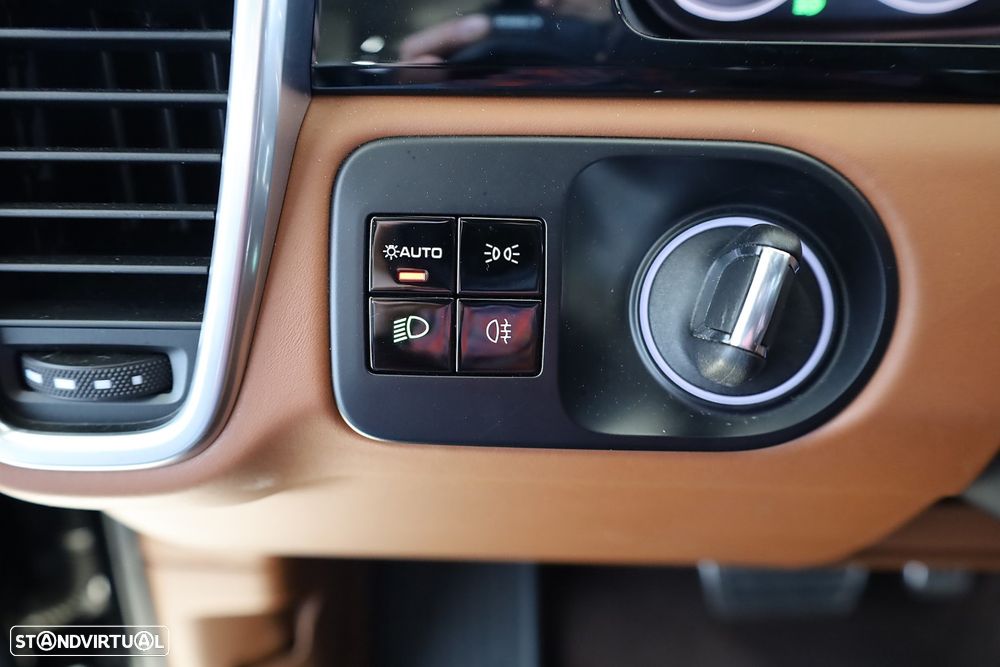 Porsche Cayenne Turbo - 48