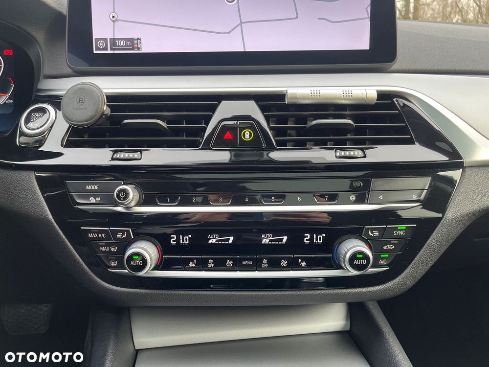 BMW Seria 5 520d Luxury Line sport - 29