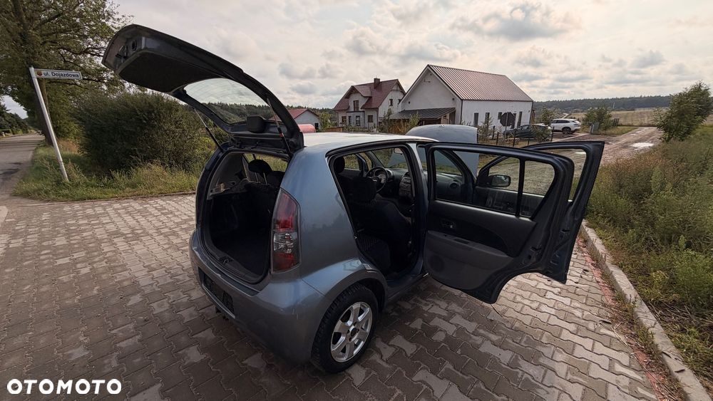 Daihatsu Sirion - 5