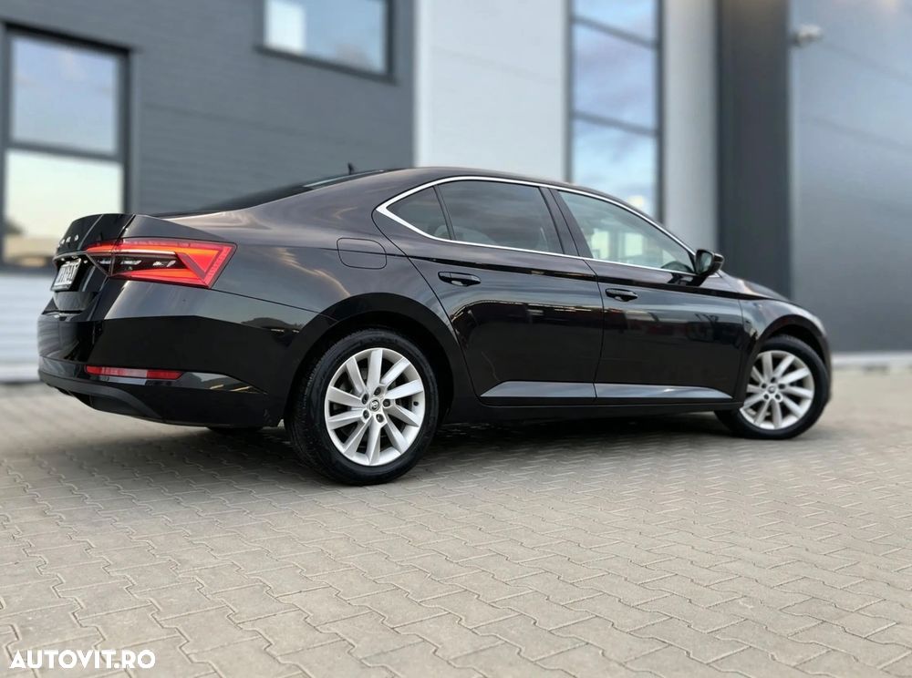 Skoda Superb 2.0 TDI DSG Ambition - 1