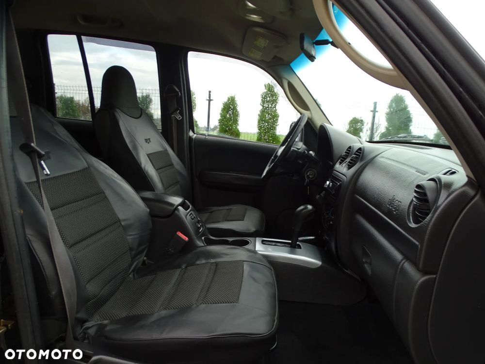 Jeep Liberty 3.7 4x4 - 16