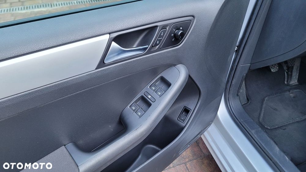 Volkswagen Jetta 1.2 TSI BlueMotion Technology Comfortline - 31