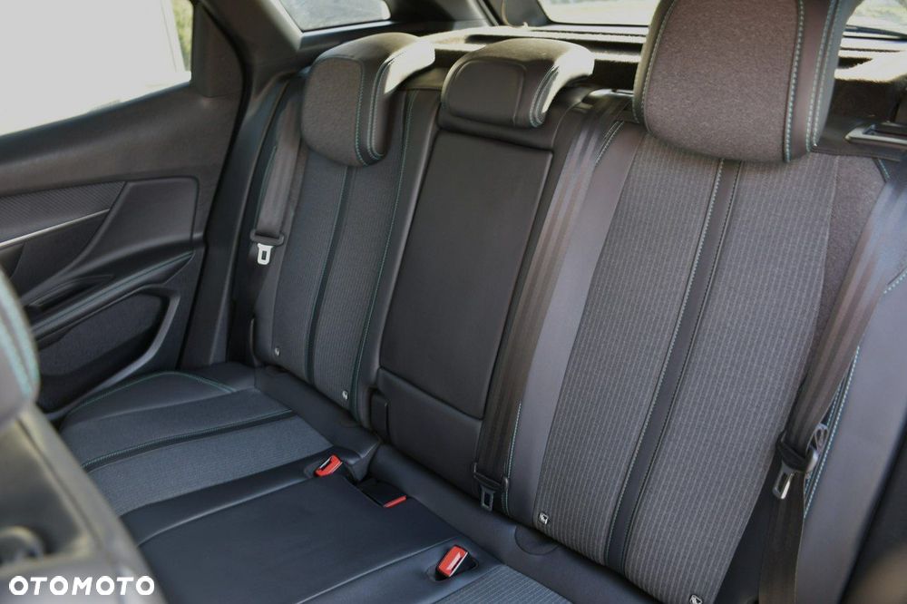 Peugeot 3008 1.2 PureTech Allure Pack S&S - 11