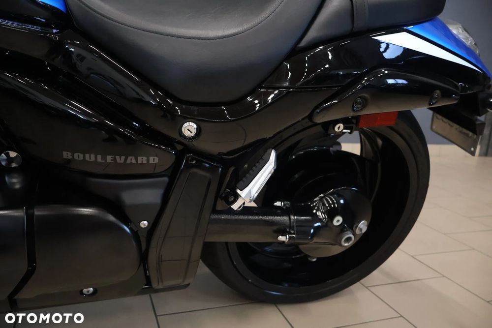 Suzuki Intruder - 19