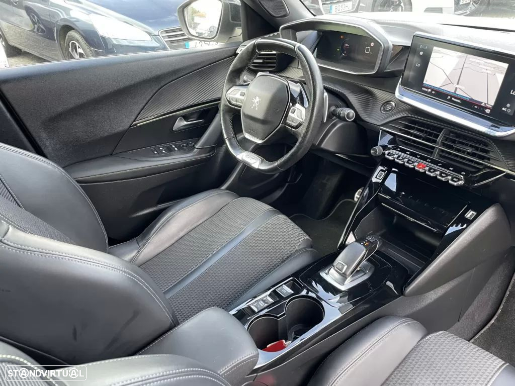 Peugeot 2008 1.2 PureTech GT Line EAT8 - 19