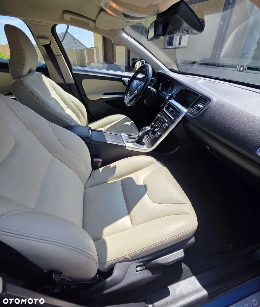 Volvo V60 D6 AWD Plug-in Hybrid Summum - 6