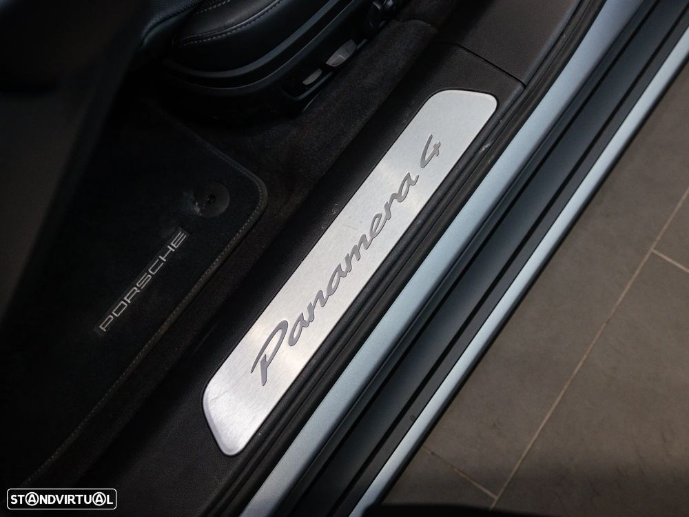 Porsche Panamera 4 E-Hybrid - 36