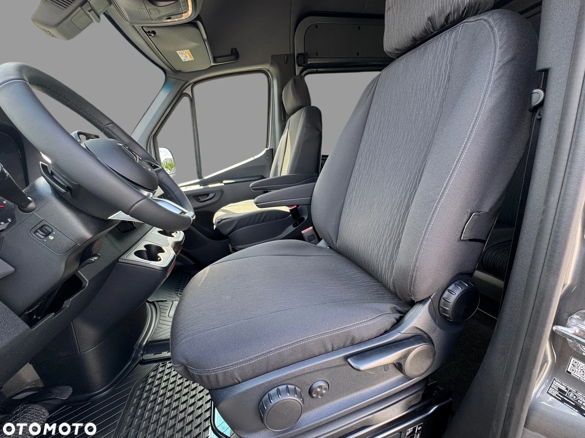 Mercedes-Benz Sprinter - 13