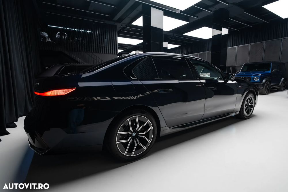 BMW Seria 7 740d xDrive MHEV - 31