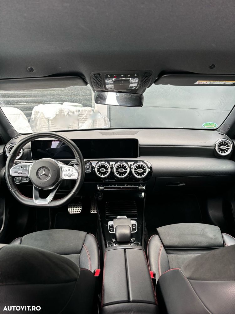 Mercedes-Benz A 220 4Matic 7G-DCT AMG Line - 13