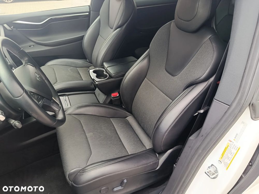 Tesla Model X 75 D - 14
