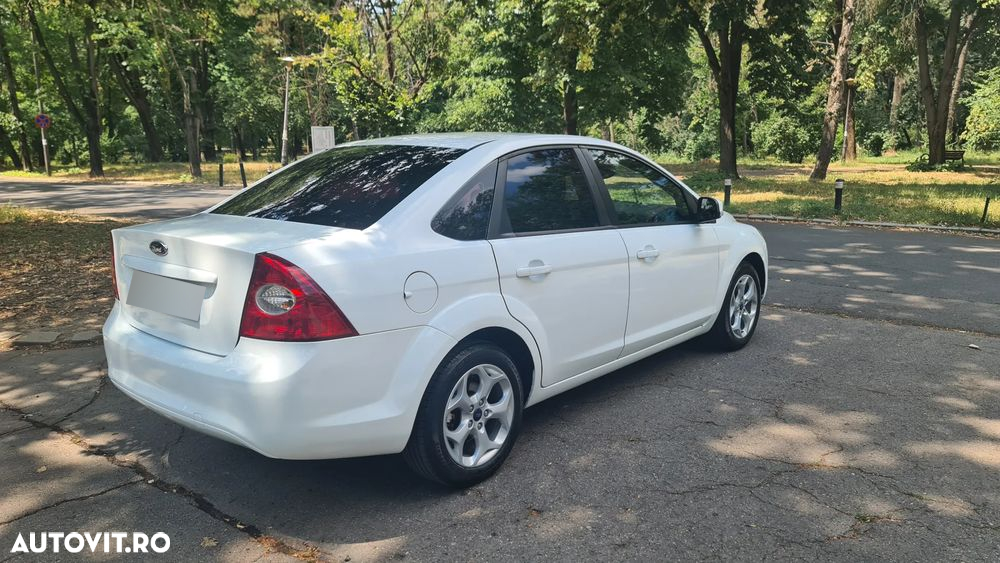 Ford Focus 1.6 Ti-VCT Titanium - 11