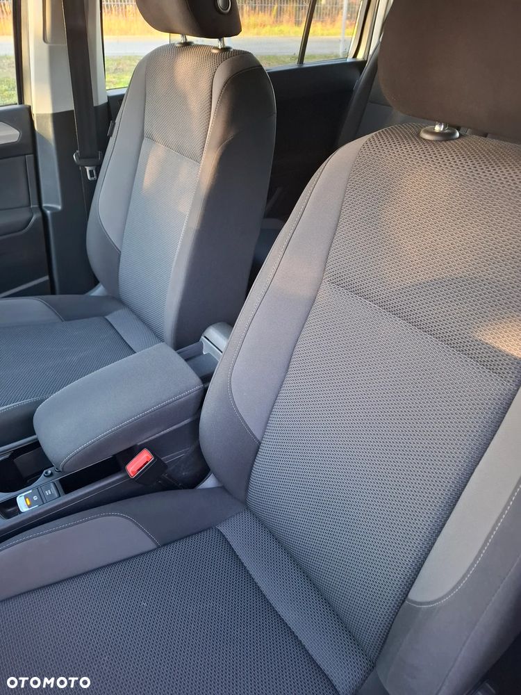 Volkswagen Touran - 11