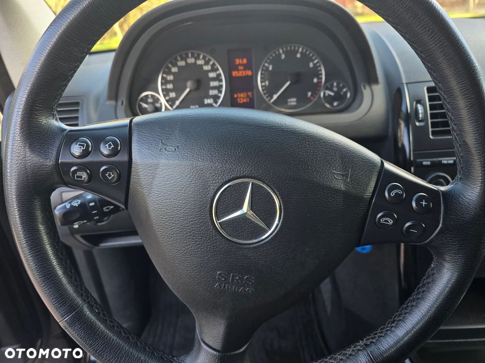 Mercedes-Benz Klasa A 160 BlueEFFICIENCY Avantgarde Special Edition - 26