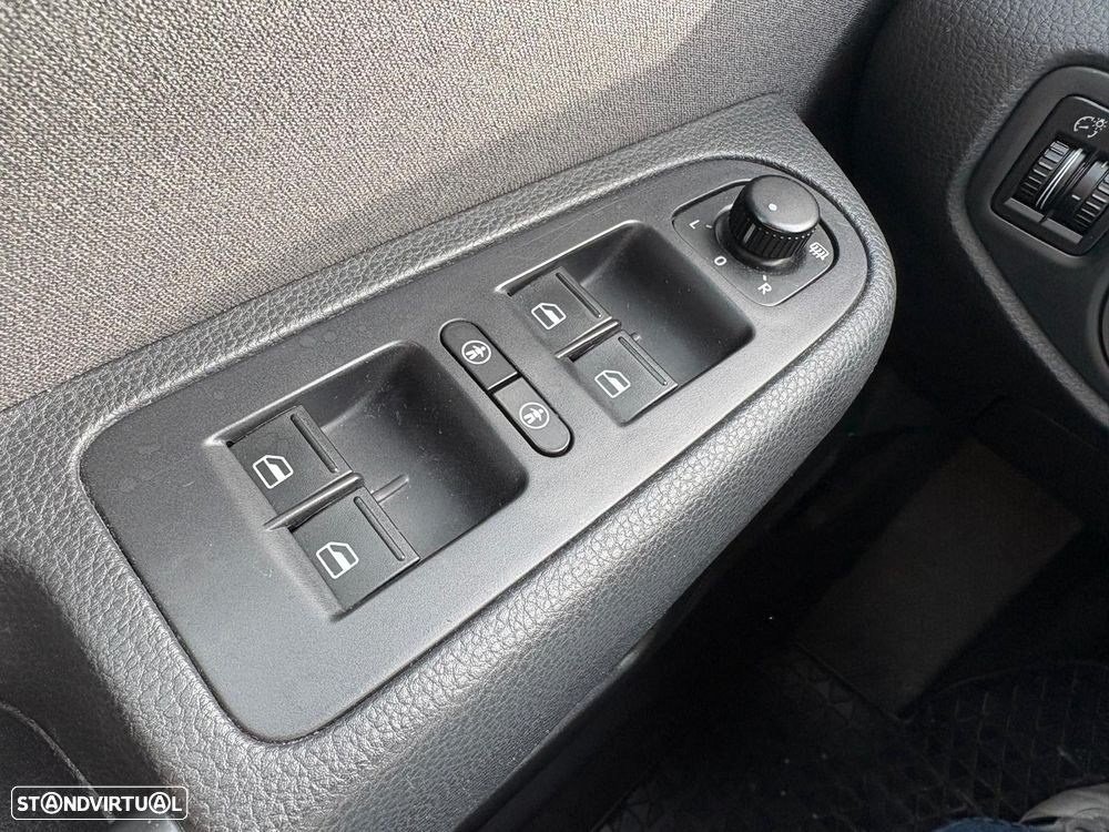 VW Sharan 2.0 TDI Confortline - 11