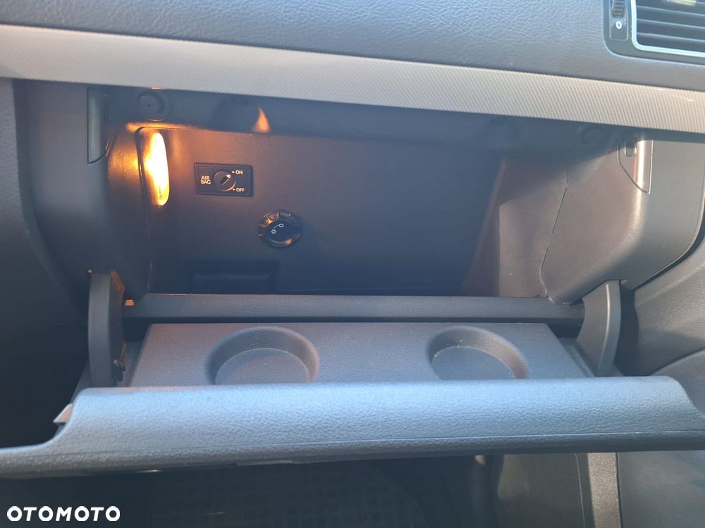 Volkswagen Touran 2.0 TDI DPF DSG MATCH - 11