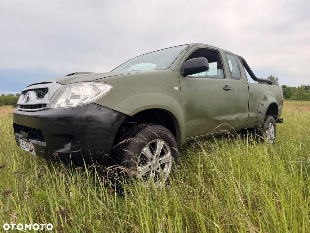 Toyota Hilux 2.5 D-4D DLX + - 2