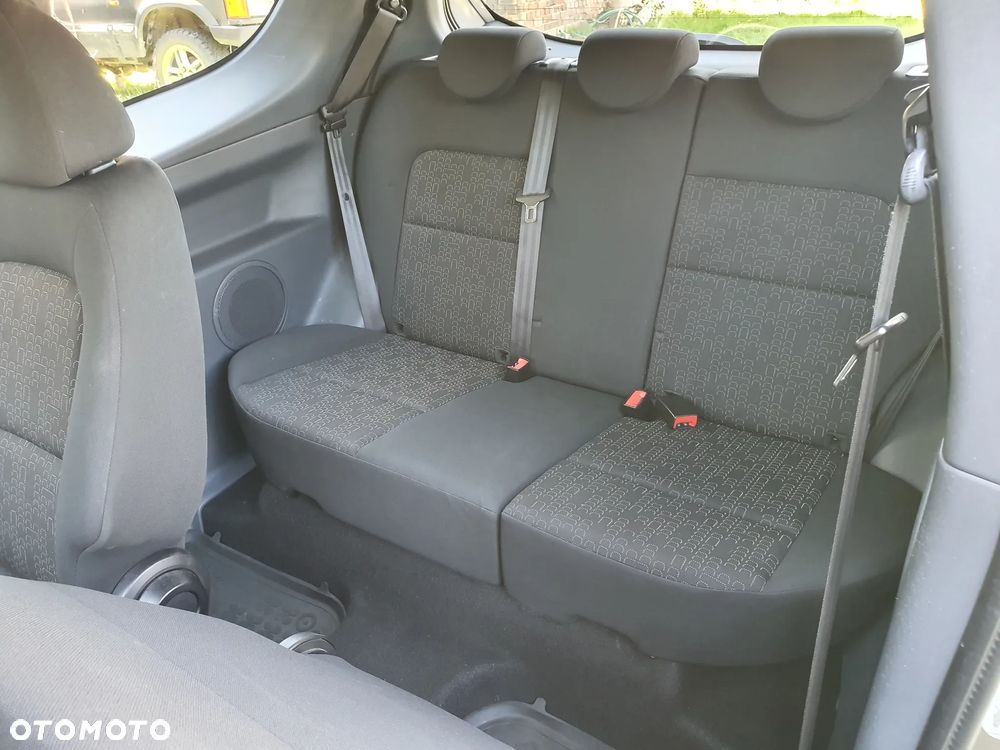 Mitsubishi Colt - 13