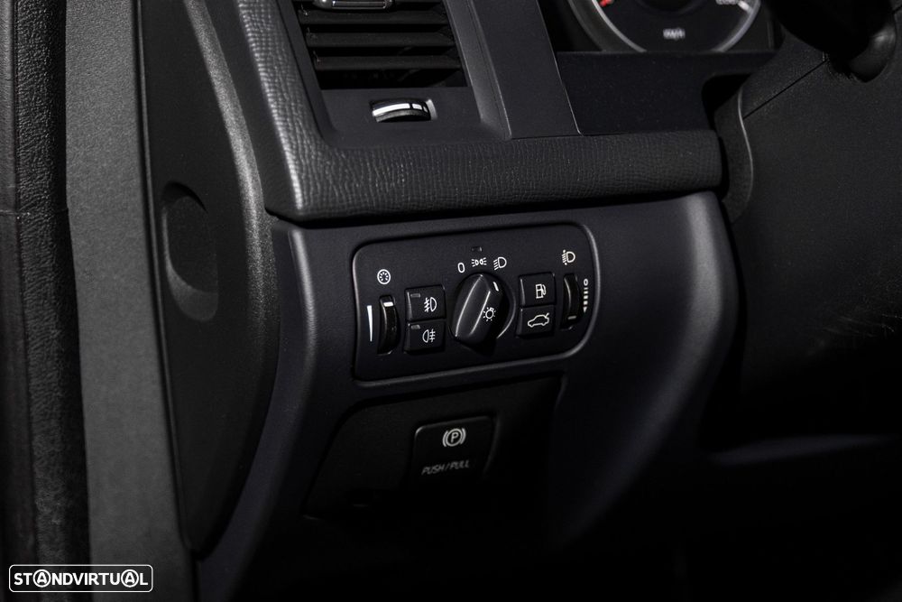 Volvo XC 60 D5 Momentum Geartronic - 22