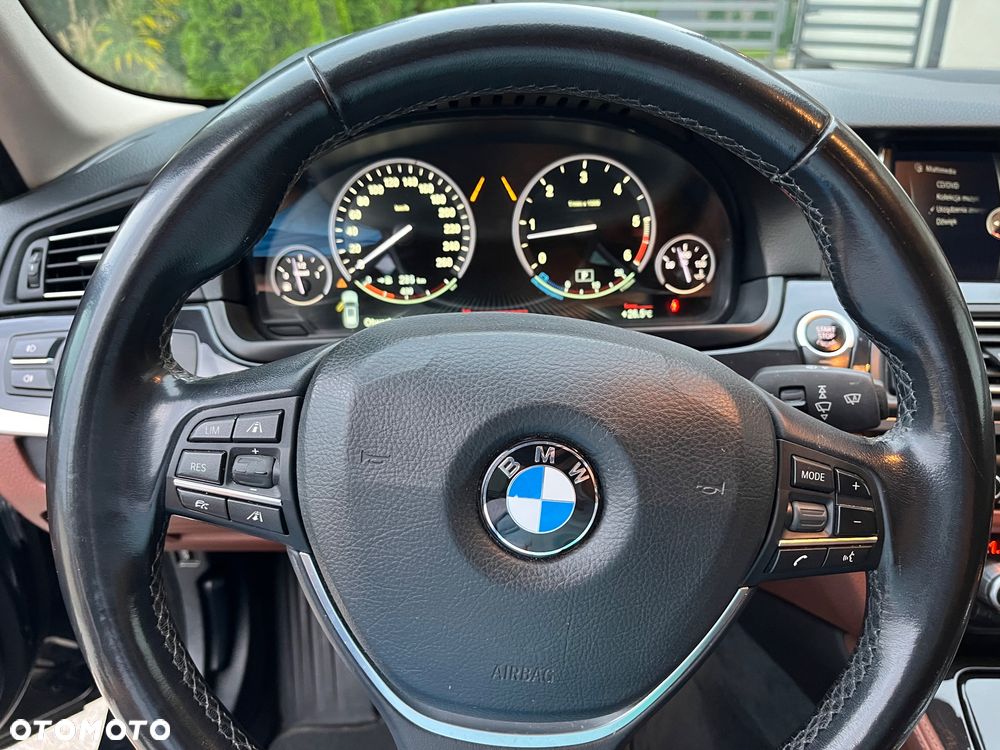 BMW Seria 5 530d xDrive Modern Line - 36