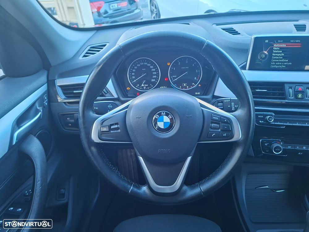 BMW X1 sDrive18d Sport Line - 28