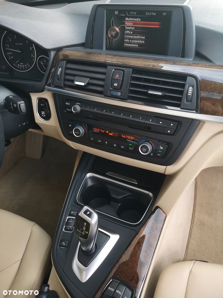 BMW Seria 3 320i Luxury Line - 17