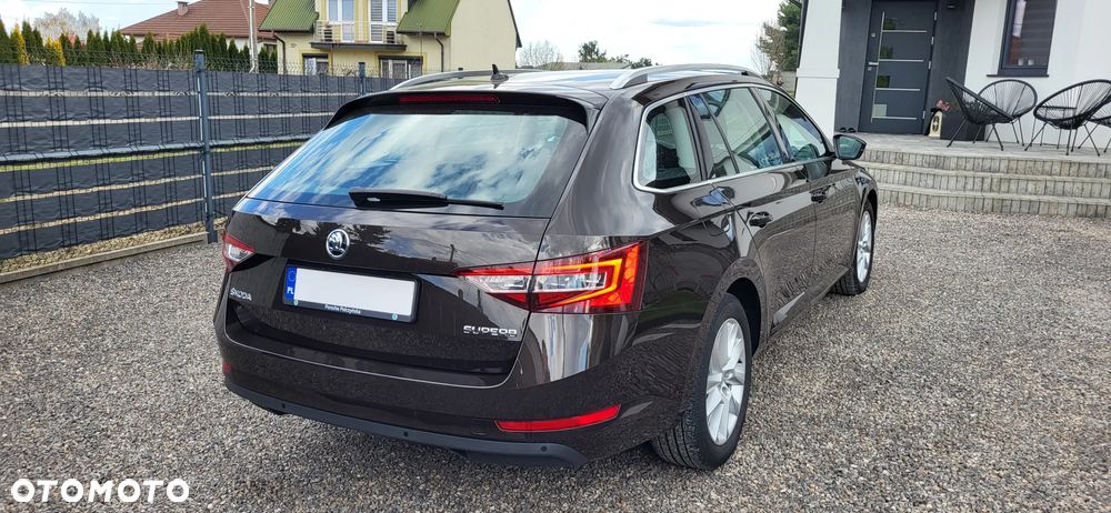 Skoda Superb 2.0 TDI Ambition DSG - 9