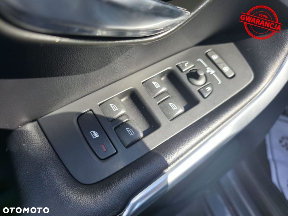 Volvo V40 D2 R-Design - 31