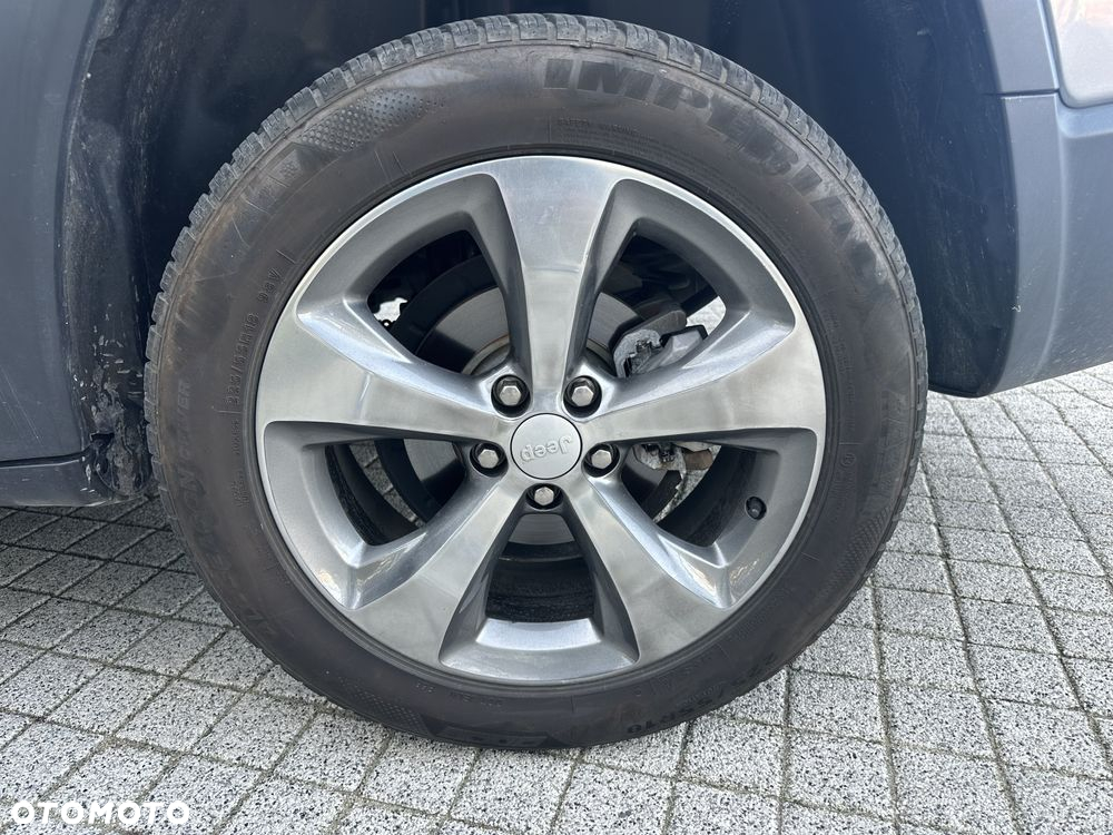 Jeep Cherokee - 16