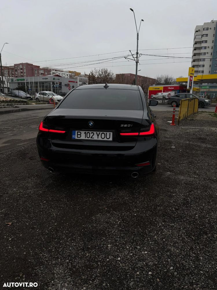 BMW Seria 3 320i Aut. Sport Line - 14