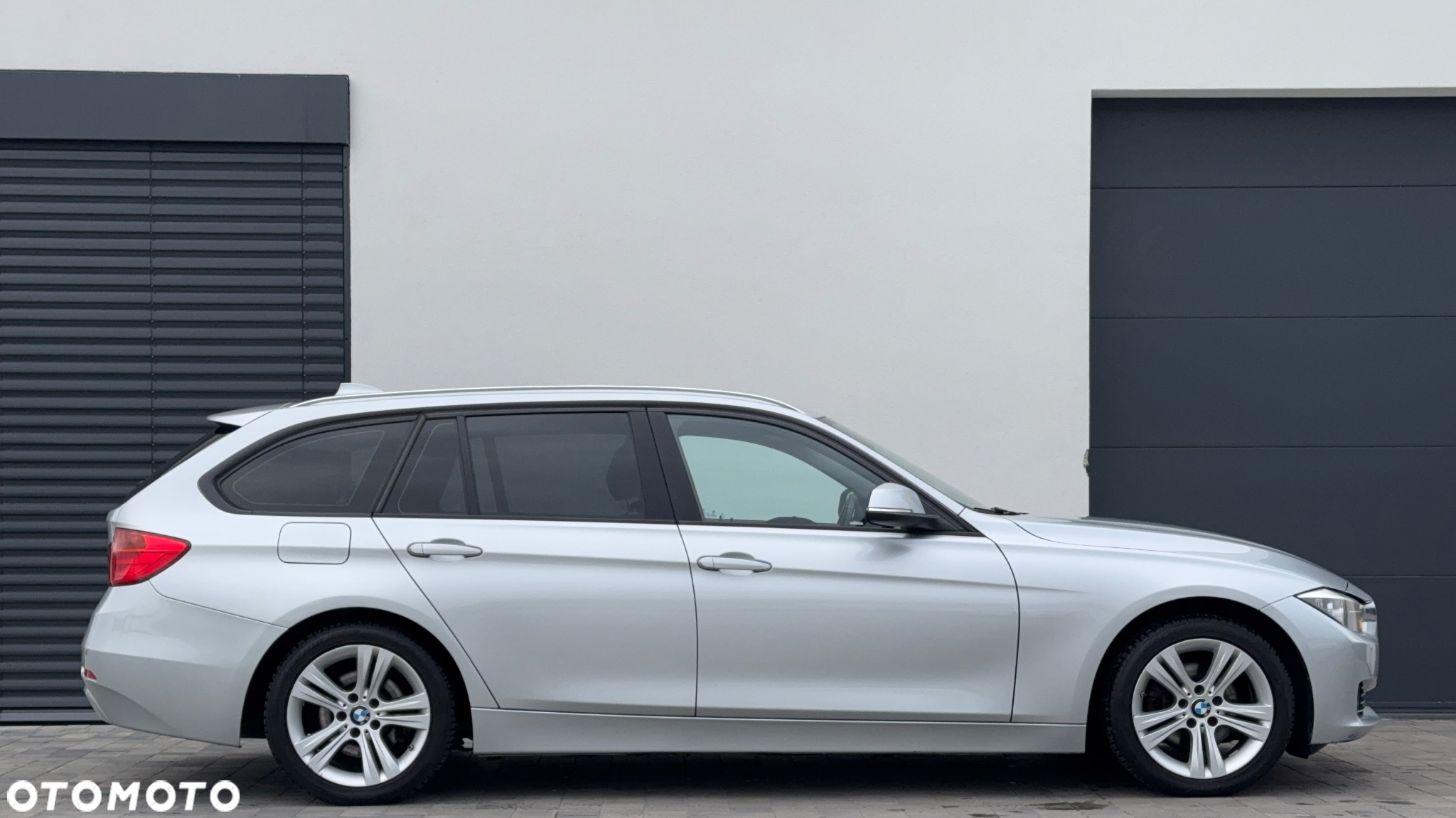 BMW Seria 3 318d Touring - 3