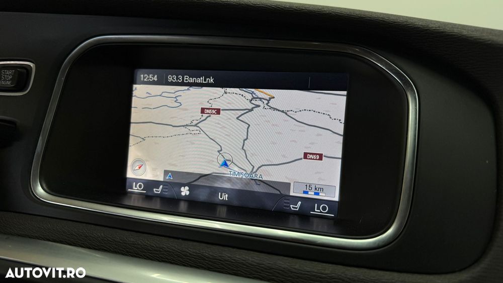 Volvo V40 Cross Country D2 Momentum - 19