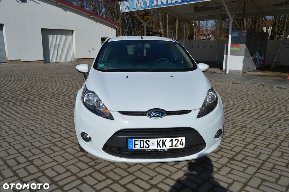 Ford Fiesta 1.6 TDCi DPF Ghia - 9