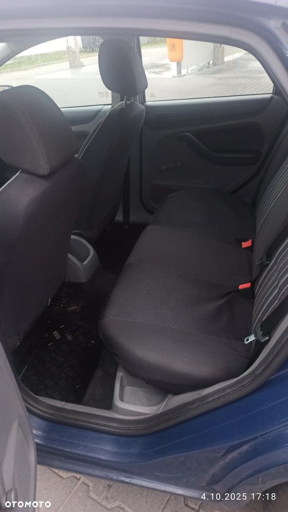 Ford Focus 1.6 Ambiente - 9