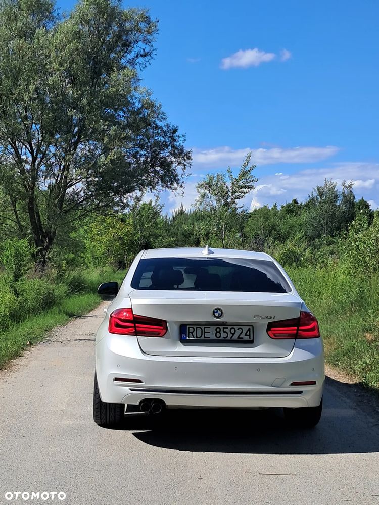 BMW Seria 3 330i - 11