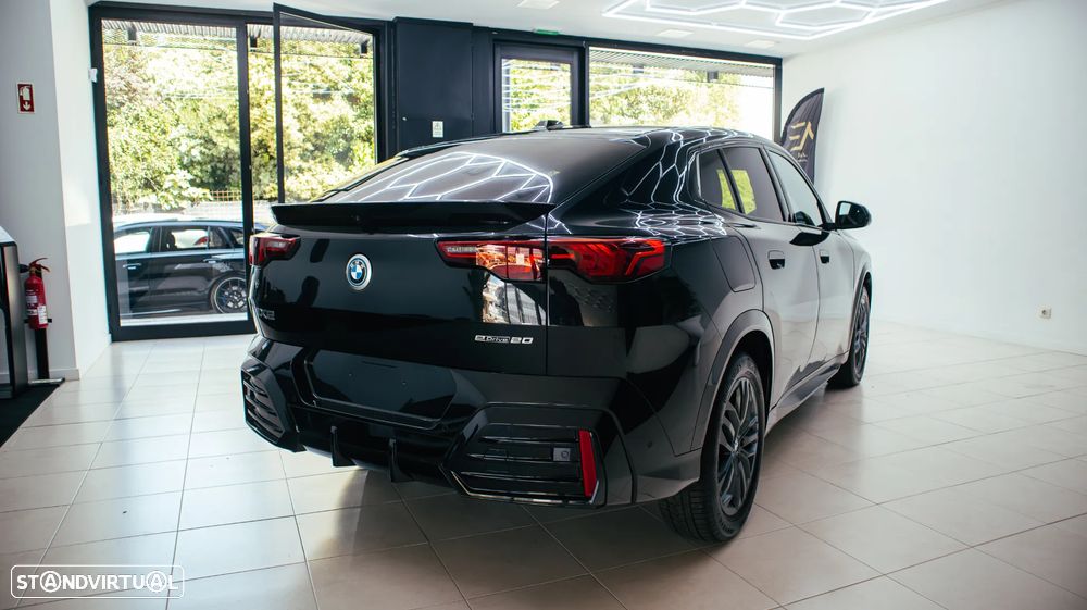 BMW iX2 eDrive20 Pack Desportivo M - 3