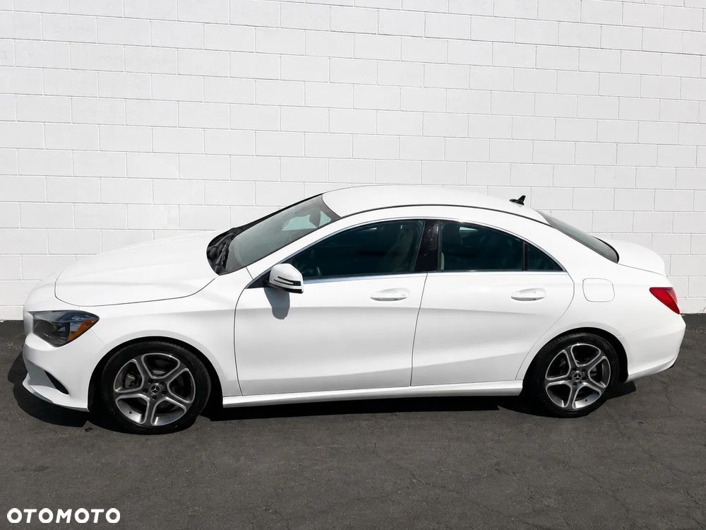 Mercedes-Benz CLA 250 4-Matic AMG Line - 3
