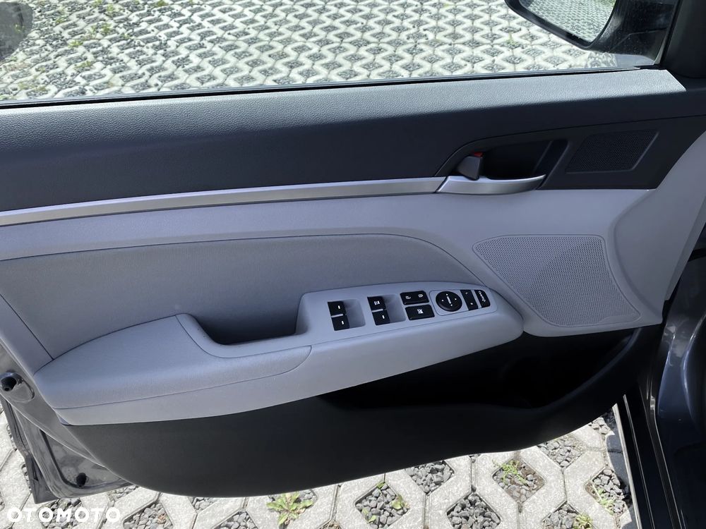Hyundai Elantra 1.6 Comfort - 15