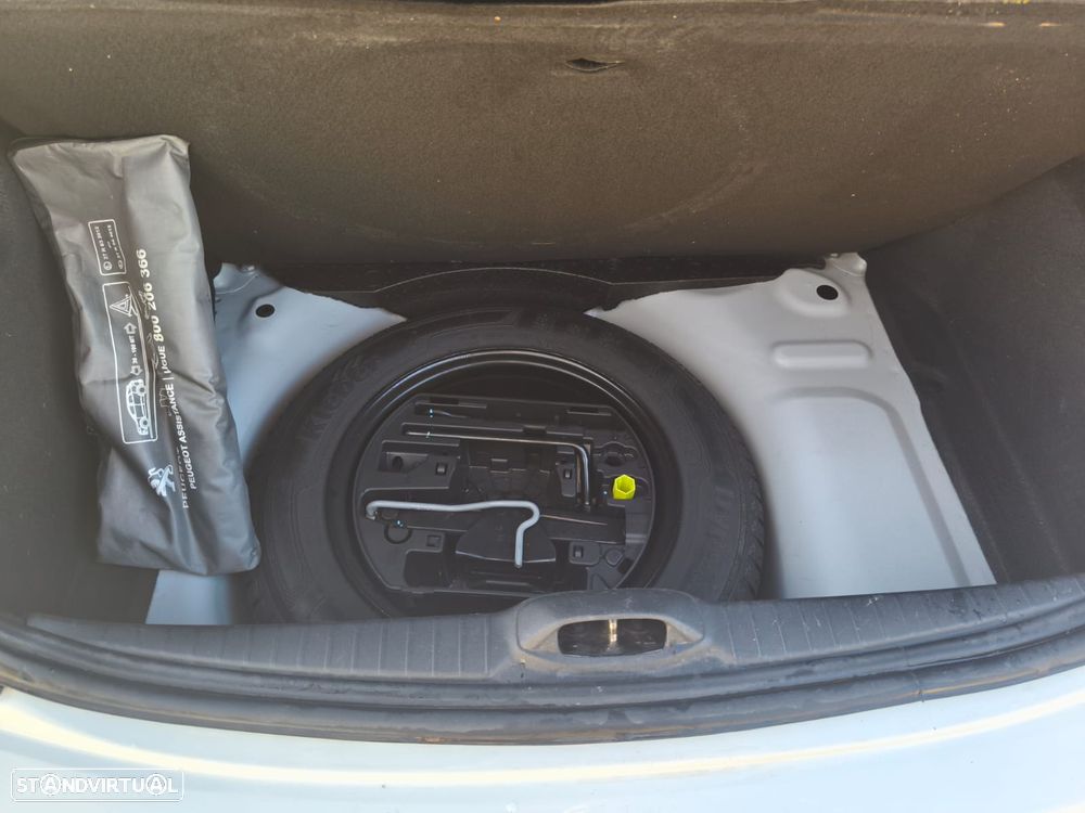 Peugeot 208 1.2 PureTech Signature - 12