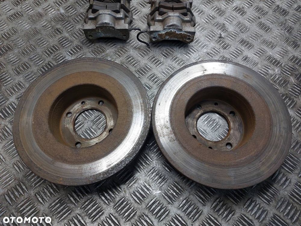 TARCZE HAMULCOWE TYŁ + KLOCKI + ZACISKI CITROEN C5 I - 4