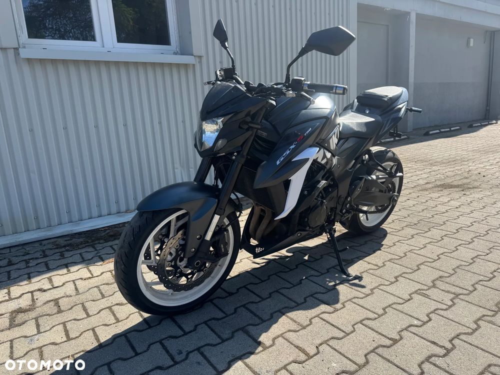 Suzuki GSX - 7