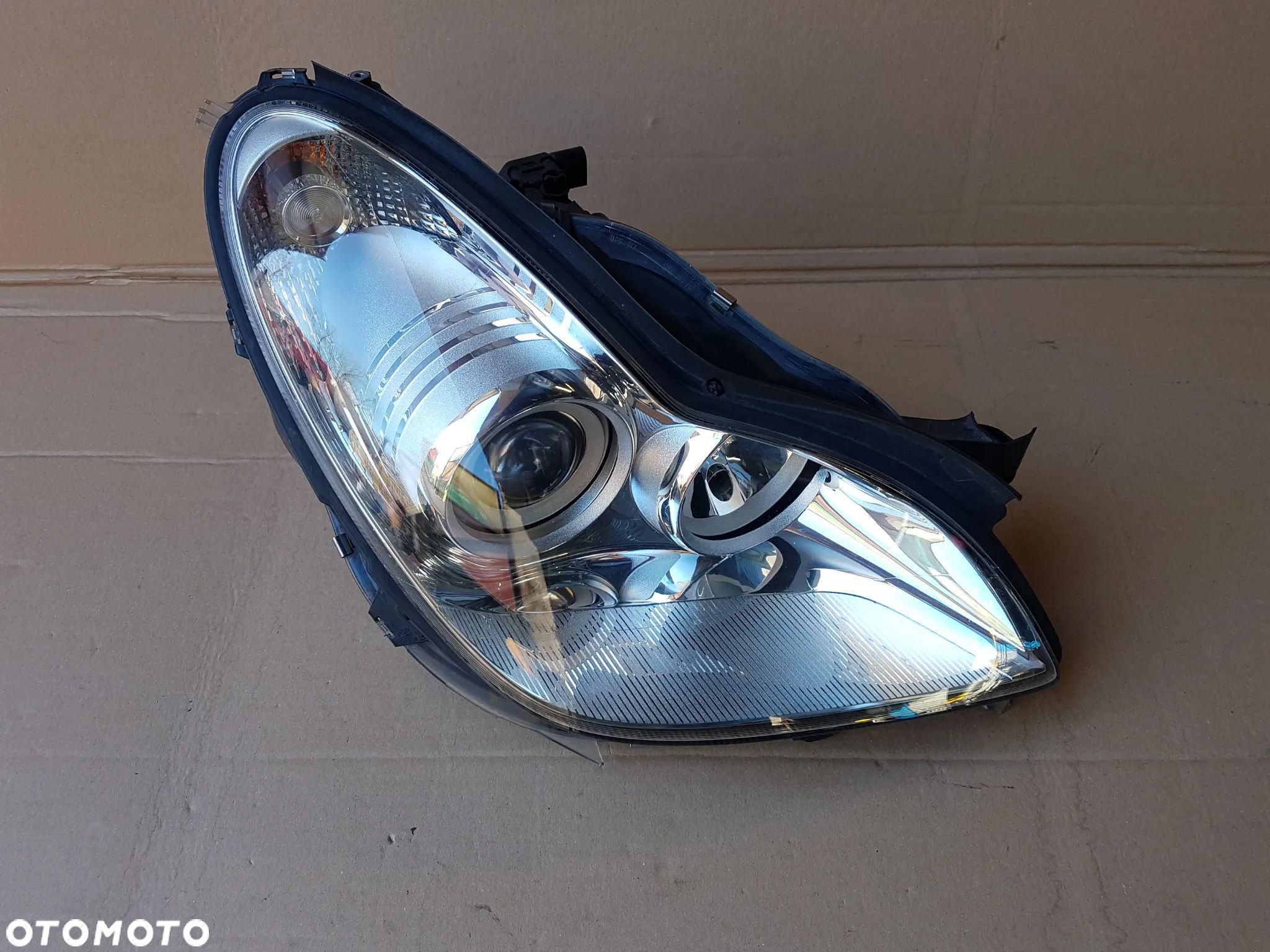 Mercedes CLS w219 lampa reflektor prawy przód USA UK - 1