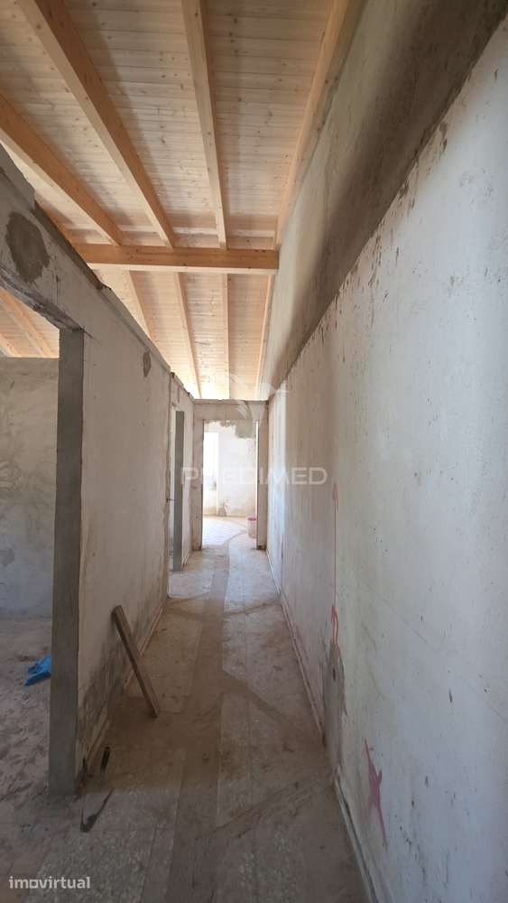 Moradia Renovada T2 com Terreno de 725 m² – São Marcos da Serra - Grande imagem: 4/8