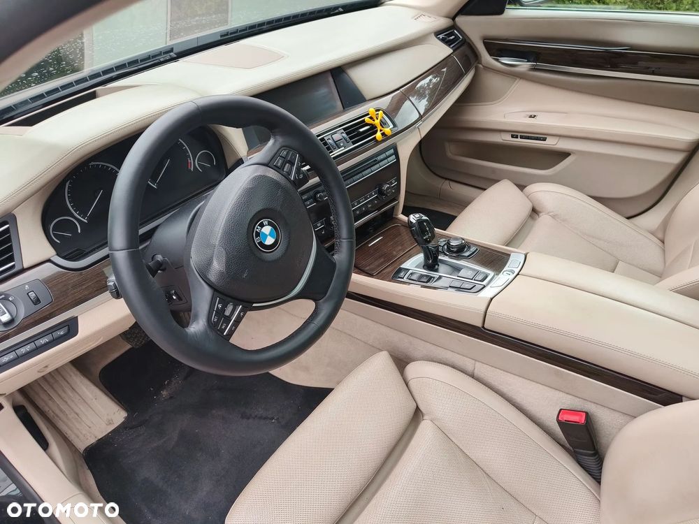 BMW Seria 7 740i L - 16