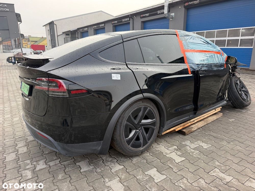 Tesla Model X - 6